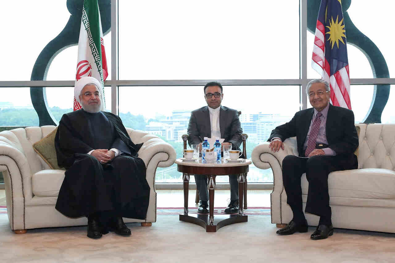 روحانی: بسیاری از مشکلات مسلمانان به دلیل دخالت‌های آمریکا است