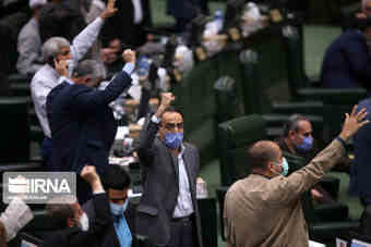 پیامدهای این تصمیم‌ها را چه کسی می‌پذیرد؟