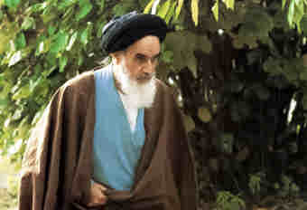 امام خمینی(ره)؛ ابرمرد تاریخ‌ساز انقلاب