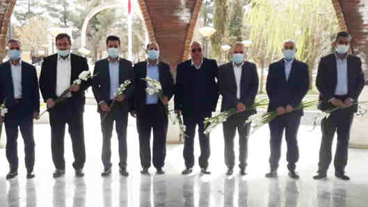 تجدید میثاق مدیرعامل شرکت آب و فاضلاب استان ایلام با شهدا در اولین روز کاری