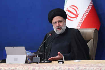 همیاری مردم راه را برای دولت هموار کرده است/ برخی فقر مطلق را با زیر خط فقر اشتباه گرفتند