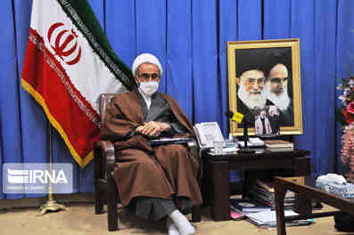 امام جمعه ایلام: دشمن در تلاش برای فاصله اندازی بین جوانان و اهل بیت (ع) است