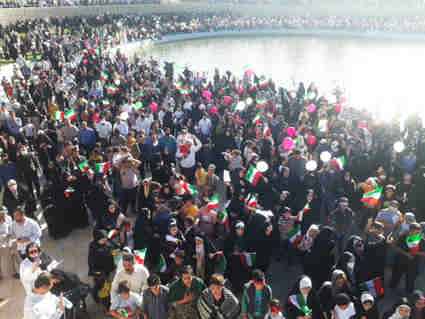مشارکت در خواندن سرود سلام فرمانده بیانگر شعور و شور مردم به ارزش های دینی است