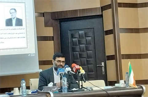 همه باید در حول محور قانون حرکت کنیم