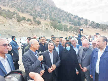 با حضور معاون وزیر راه و شهرسازی کلنگ اتصال استان ایلام به شبکه ریلی رسما به زمین زده شد