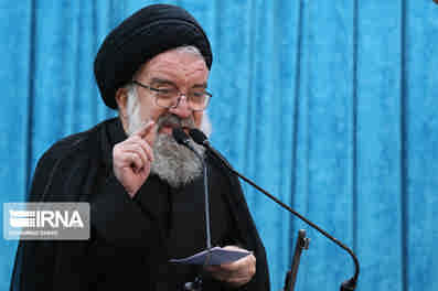 کسی که برای خدا حریم نگه دارد در فتنه‌ها غرق نمی‌شود