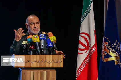 مدارا با مردم و قاطعیت برخورد با برهم‌زنندگان امنیت از ویژگی‌های پلیس مردمی است