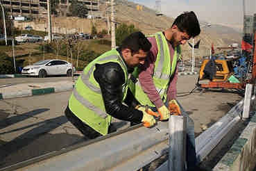 تعمیر و نصب ۱۲ کیلومتر گاردریل در راه های استان ایلام