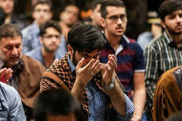دهها خداجوی ایلامی معتکف شدند