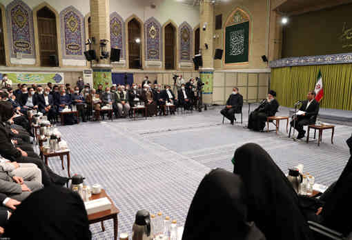 در دیدار جمعی از شاعران و استادان زبان و ادب پارسی؛ رهبر انقلاب: ویژگی ممتاز شعر فارسی تولید سرمایه‌های معرفتی و معنوی است