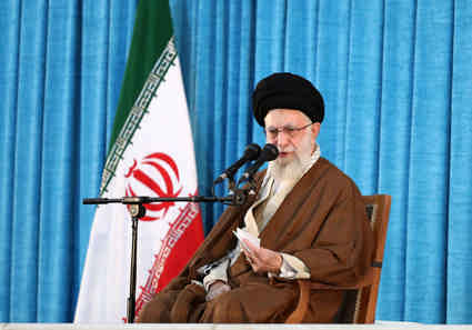 رهبر انقلاب اسلامی در مراسم سی‌وچهارمین سالگرد ارتحال امام خمینی(ره) تبیین کردند: «ایمان» و «امید» نرم‌افزار امام(ره) برای ایجاد ۳ تحول بزرگ