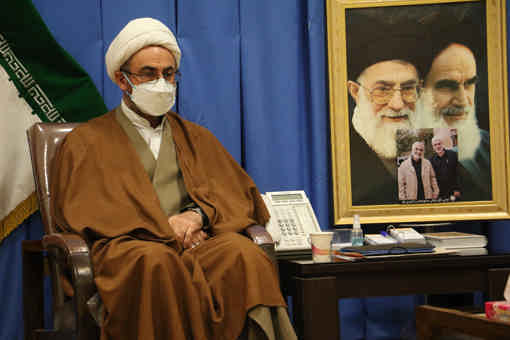 امام جمعه ایلام در جمع اصحاب رسانه عنوان‌ کرد: نقد مدیران باید منصفانه و به‌دور از تخریب باشد