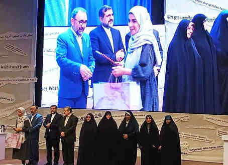 برگزیدگان نخستین جشنواره بین المللی رسانه ای خورشید تجلیل شدند