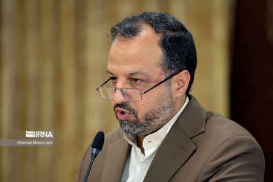 خاندوزی: تسهیلات تکلیفی از سقف ترازنامه بانک‌ها خارج شود