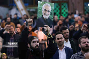 مراسم گرامی‌داشت شهدای کرمان در تهران برگزار شد/پایتخت کشور در عزای لاله‌های سلیمانی