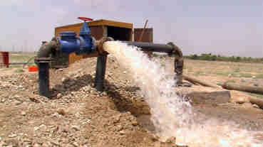احداث شبکه توزیع آب روستای احیا شده “بهین بهروزان” مهران اجرایی شد