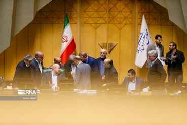 کارشناس اقتصادی: مجلس منابع لازم برای هزینه‌تراشی‌های خود در بودجه را مشخص کند