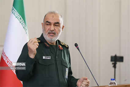 فرمانده سپاه خبر داد: شلیک موشک بالستیک دوربرد از ناو جنگی سپاه