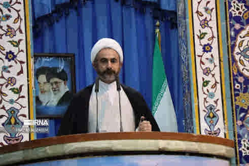 امام جمعه ایلام: انقلاب اسلامی با ابهت و اقتدار به راه خود ادامه می‌دهد