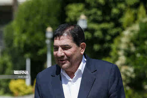 در آستانه هفته سربازان گمنام امام زمان(عج)؛ معاون اول رئیس‌جمهور از جانباز گمنام امام زمان (عج) عیادت کرد