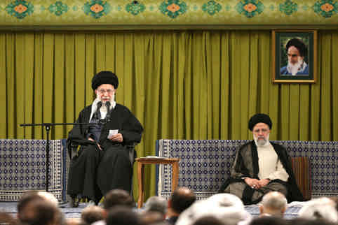 در دیدار مسئولان نظام و سفرای کشورهای اسلامی؛ رهبر انقلاب: تشکر واقعی از ملت ادامه تلاش بی‌وقفه مسئولان برای حل مشکلات است