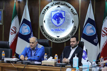 در نشست هم‌اندیشی محسن سیفی با دو خودروساز بزرگ کشور مطرح شد: تکرار تجربیات موفق تأمین مالی بانک صادرات ایران برای صنعت خودرو
