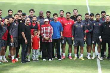 اقدام جالب قرمزها؛ حضور هوادار مبتلا به سرطان در تمرین پرسپولیس