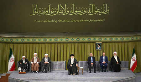 رهبر انقلاب: خواص دنیای اسلام، انگیزه برای «تشکیل امت اسلامی» را تقویت کنند