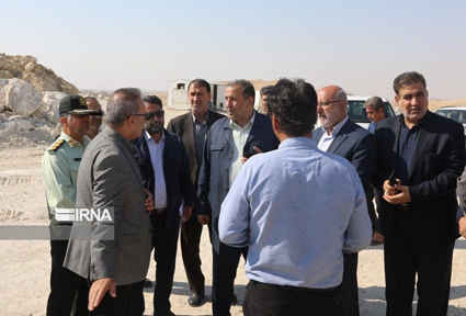 استاندار ایلام: حدود هشت هزار میلیارد ریال برای راه های دهلران هزینه می شود
