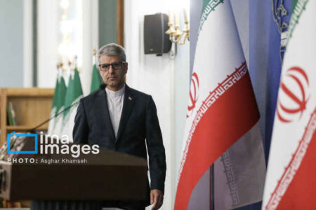 بقائی: پرچم ایران از میدان‌ جنگ تا عرصه‌ دیپلماسی، نماد استقلال و عدالت‌خواهی بوده است