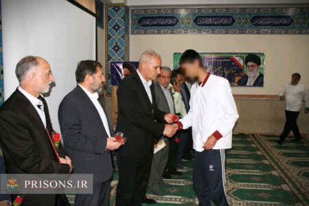 خیرین ایلامی 22 زندانی را از زندان آزاد کردند
