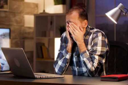 آیا نمایشگرها به چشم شما آسیب می‌زنند؟