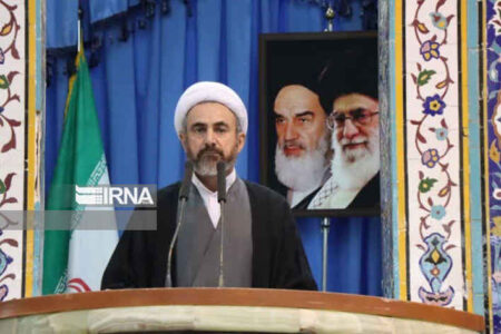 امام جمعه ایلام: جهان اسلام باید کنار غزه باشد