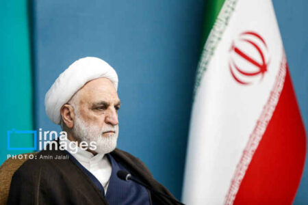 حضور حجت‌الاسلام والمسلمین محسنی اژه‌ای در منزل شهید رئیسی