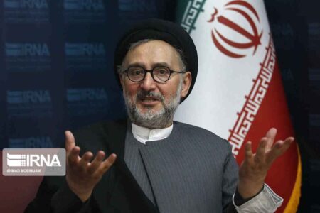 واکنش «ابطحی» به حضور رهبرانقلاب در حسینیه امام خمینی: آقا آمد، با ایران آمد