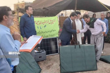 توزیع ۴۰ پنل خورشیدی بین عشایر دهلران در هفته دولت