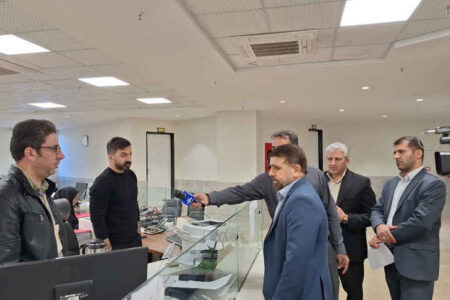 بازدید سرزده بازرس کل قضایی استان ایلام از دستگاه های خدمات رسان