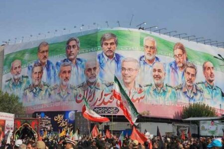 مشق عشق در دوازده صفحه   ✍️ اسلام انصاری فر