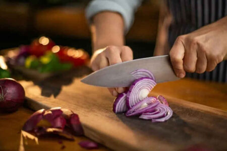 چاقوی آشپزخانه؛ همراه همیشگی آشپزی حرفه‌ای