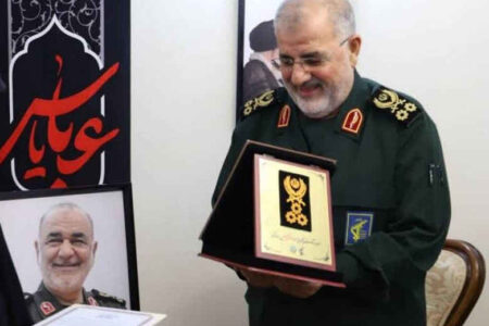 اهدای درجه سپهبدی شهید سلامی به خانواده وی/ تأکید بر تداوم راه فرماندهان شهید جنگ ۱۲ روزه