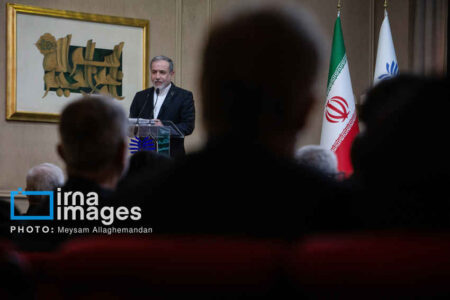 عراقچی: ایران در مذاکرات جاری کاملا جدی است/ یک دیوار بی‌اعتمادی بسیار بزرگ وجود دارد