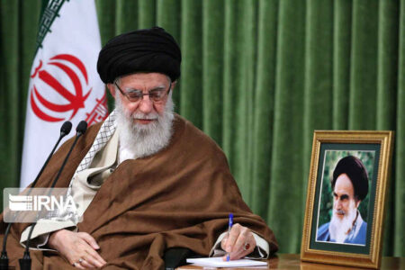 رهبر انقلاب: دفاع مقدس هشت ساله آزمون افتخارانگیز ملت ایران بود
