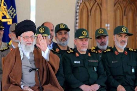 یاد و نام شهدای سپاه در مسیر مقاومت و عزت این سرزمین خواهد درخشید