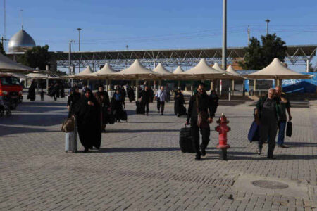 نظارت بر ناوگان حمل‌ونقل در مرز مهران همزمان با بازگشت زائران/ تردد بیش از ۱۹ هزار زائر در ۲۴ ساعت گذشته
