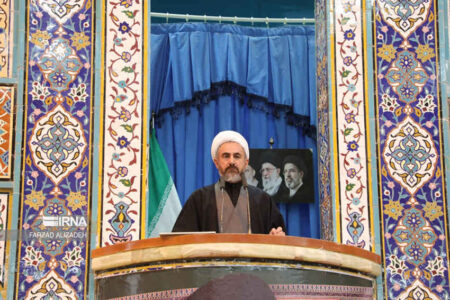 امام جمعه ایلام: بازدارندگی و جهاد اقتصادی هم‌تراز اقتدار نظامی است