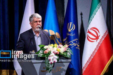 وزیر فرهنگ: میدان و دیپلماسی با اشراف رهبر معظم انقلاب یکپارچه خواهد ماند