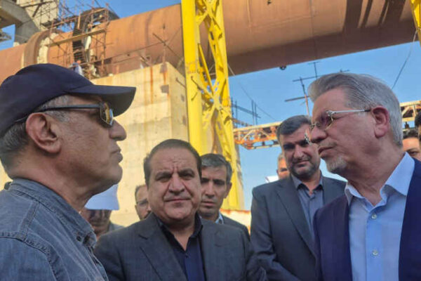 بازدید معاون اجرایی رئیس‌جمهور از ۲ کارخانه پتروپالایش و سیمان دهلران