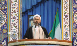 امام‌جمعه ایلام: نباید مردم را خلاف دیدگاه رهبری دچار تفرقه کرد