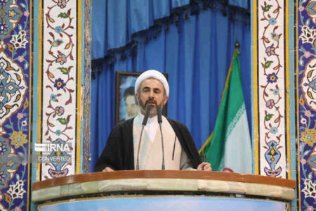 امام‌جمعه ایلام: نباید مردم را خلاف دیدگاه رهبری دچار تفرقه کرد