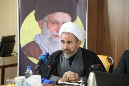 امام جمعه ایلام: معرفت‌افزایی زائران محور برنامه‌های اربعین باشد